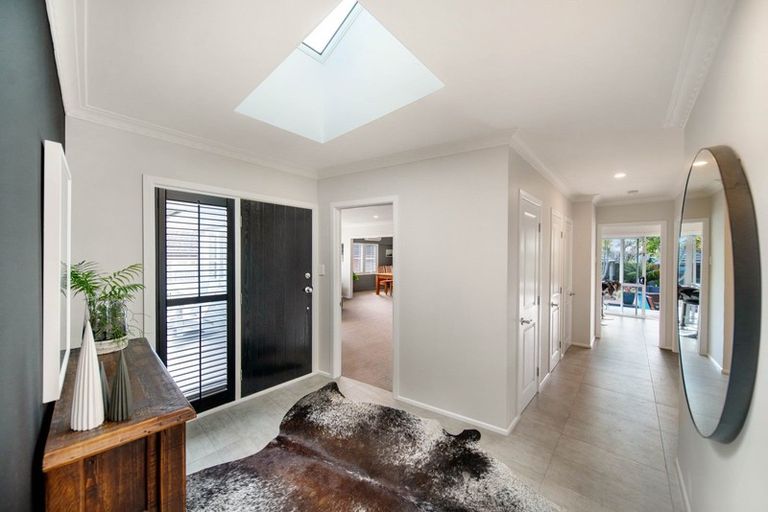 Photo of property in 11 The Anchorage, Sunnyhills, Auckland, 2010