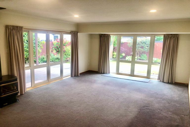 Photo of property in 47 Blue Gum Place, New Brighton, Christchurch, 8083