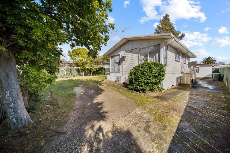 Photo of property in 15 Carbery Place, Manurewa, Auckland, 2102