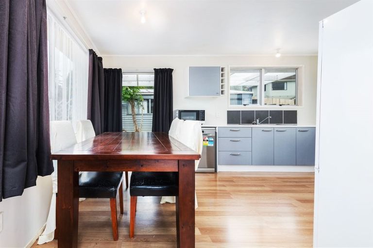 Photo of property in 16 Kellett Road, Ranui, Auckland, 0612