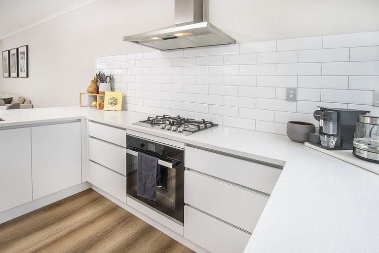 Photo of property in 9s Clearwater Cove, West Harbour, Auckland, 0618