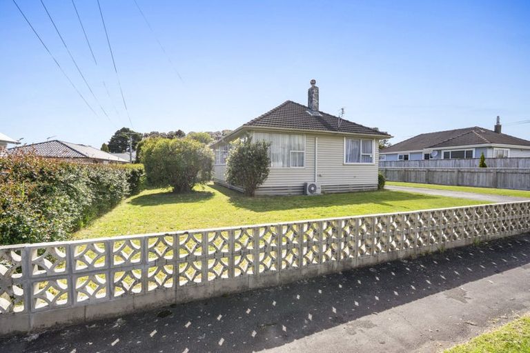Photo of property in 55 Lismore Street, Merrilands, New Plymouth, 4312