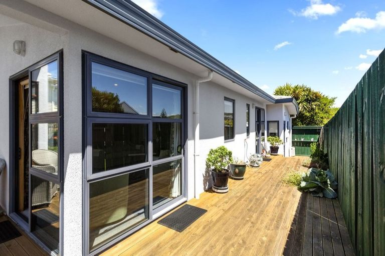 Photo of property in 9b Bay Drive, Titahi Bay, Porirua, 5022