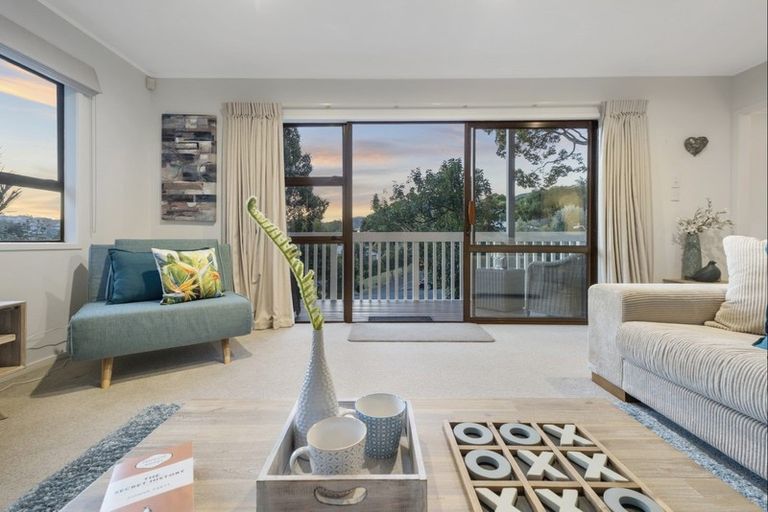 Photo of property in 27 William Hadlow Place, Hatfields Beach, Orewa, 0931