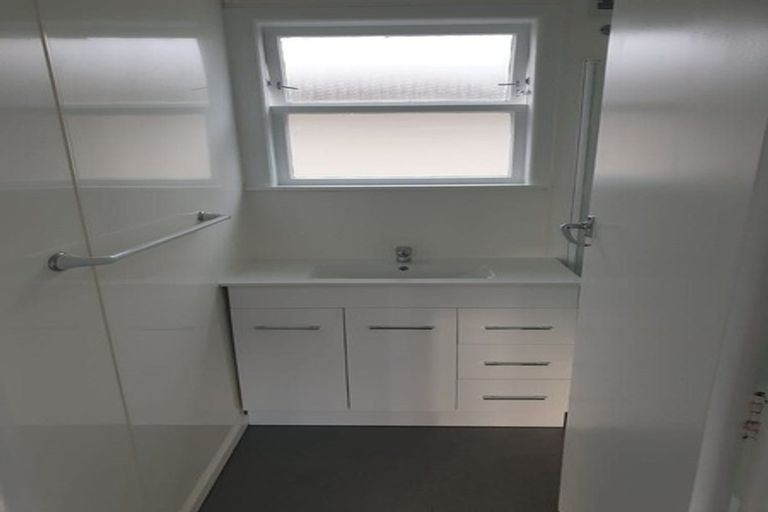 Photo of property in 5 Lendic Avenue, Henderson, Auckland, 0612