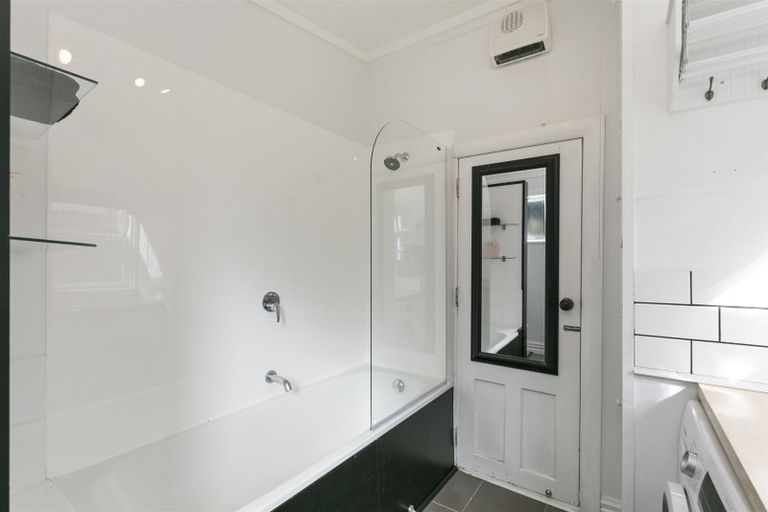 Photo of property in 11 Royal Street, Berhampore, Wellington, 6023