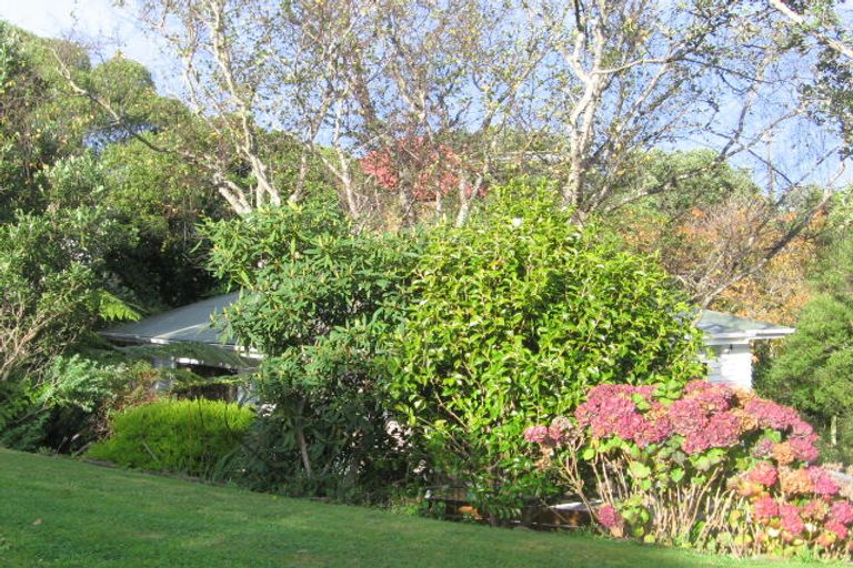 Photo of property in 39 Hampton Hill Road, Tawa, Wellington, 5028