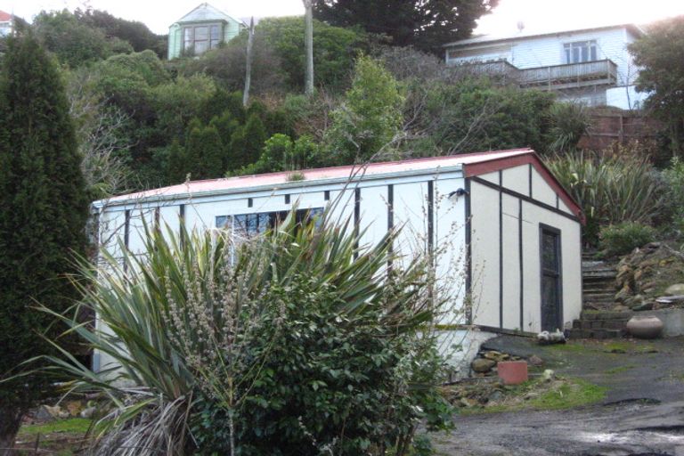 Photo of property in 19 Adderley Terrace, Ravensbourne, Dunedin, 9022