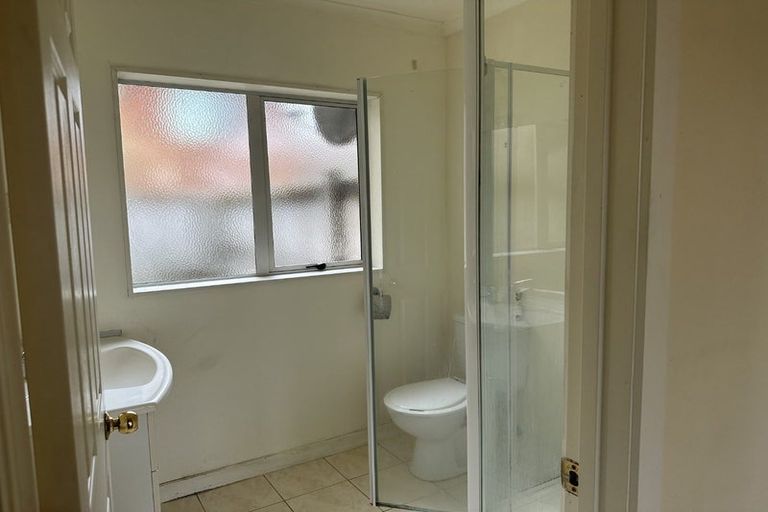 Photo of property in 12 Malin Place, Pinehill, Auckland, 0632