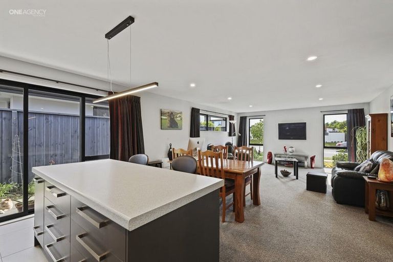 Photo of property in 43 Westpark Boulevard, Rangiora, 7400