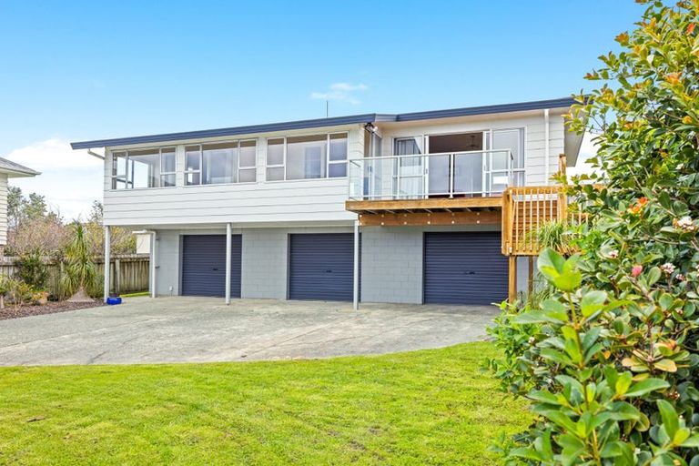 Photo of property in 17 Kawau View Road, Snells Beach, 0920