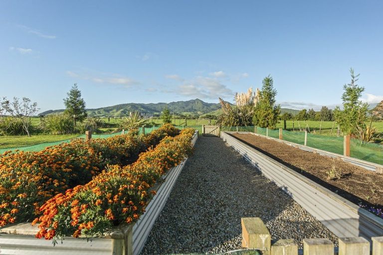 Photo of property in 37 Upper Pitone Road, Pitone, New Plymouth, 4374