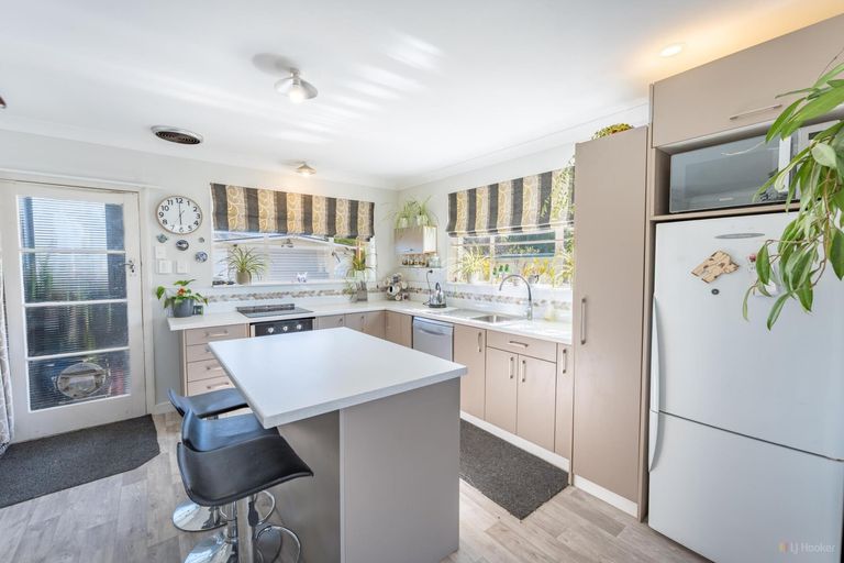 Photo of property in 1 Regent Street, Waimate, 7924