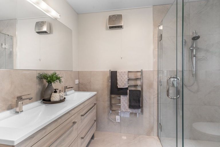 Photo of property in 76 Great North Road, Winton, 9720