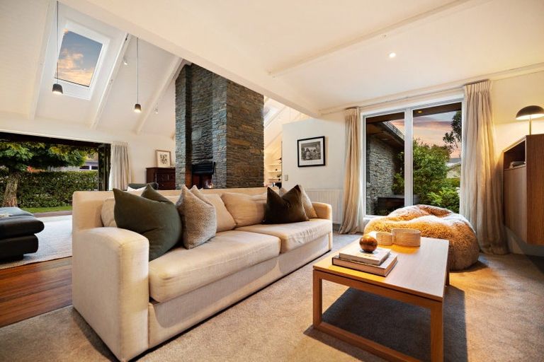 Photo of property in 12 Amber Close, Arthurs Point, Queenstown, 9371
