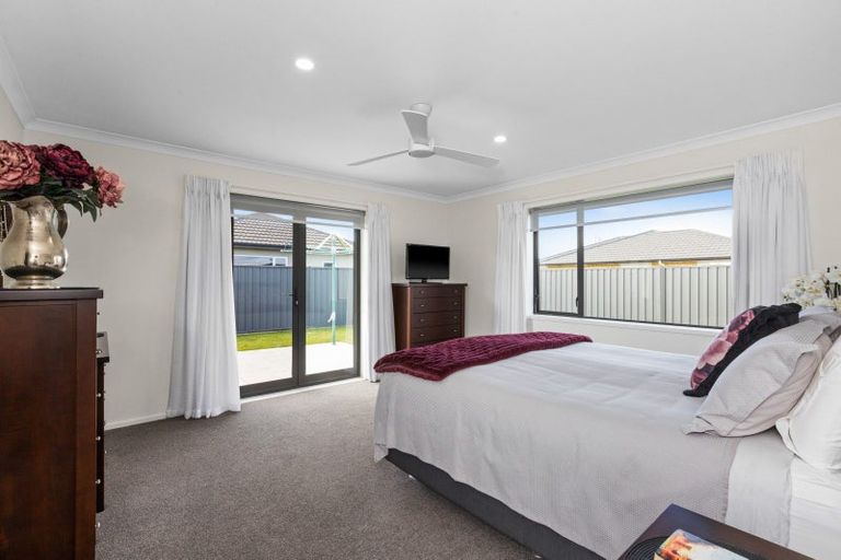 Photo of property in 12 Portland Place, Poraiti, Napier, 4112