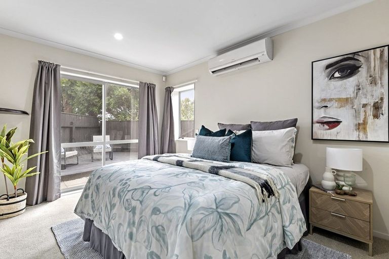 Photo of property in 47b Lyndfield Lane, Newlands, Wellington, 6037