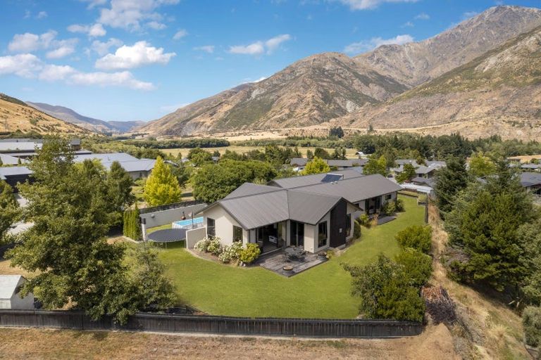 Photo of property in 38 Rere Road, Lake Hayes, Queenstown, 9304