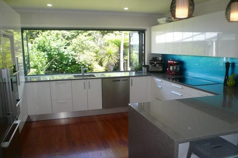 Photo of property in 125 Atkinson Road, Titirangi, Auckland, 0604