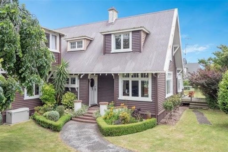 Photo of property in 35 Victoria Street, Hawera, 4610