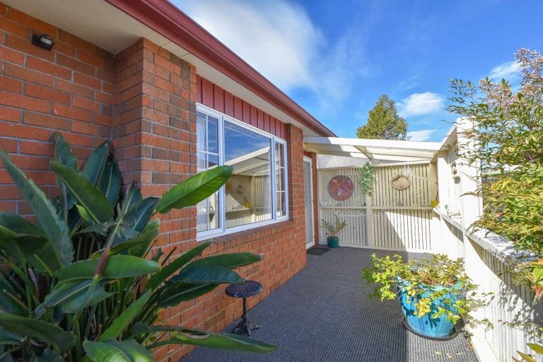 Photo of property in 72 Pembroke Street, Carterton, 5713