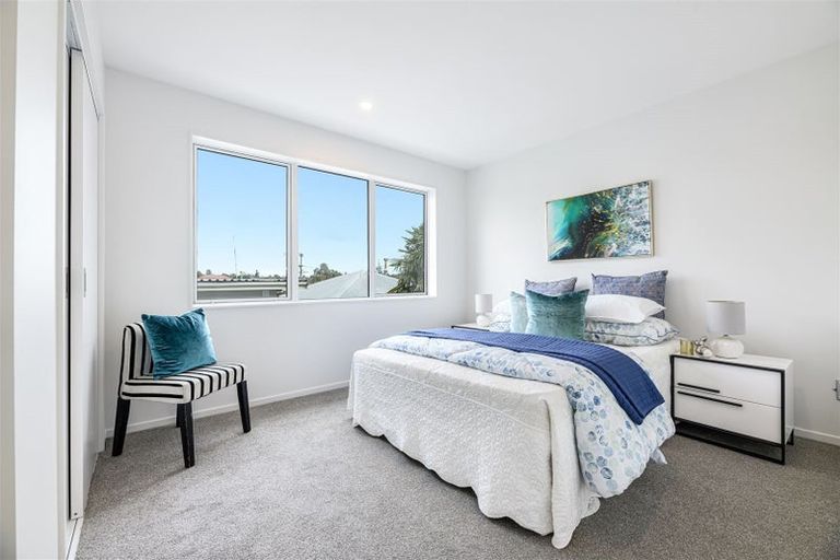 Photo of property in 3d Kingdale Road, Henderson, Auckland, 0610