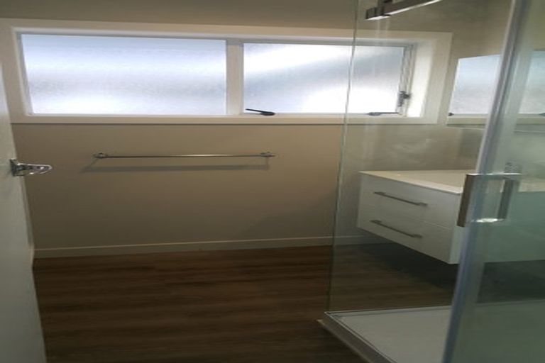 Photo of property in 1/15 Kayeleen Place, Cockle Bay, Auckland, 2014