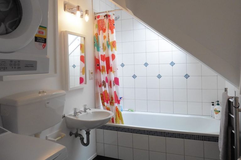 Photo of property in 18/10 Pitarua Street, Thorndon, Wellington, 6011