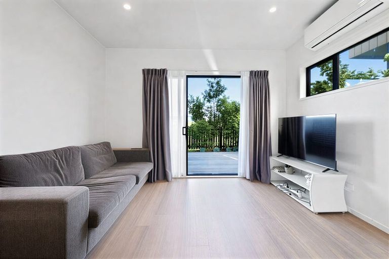 Photo of property in 31 Huntington Drive, Huntington Park, Auckland, 2013