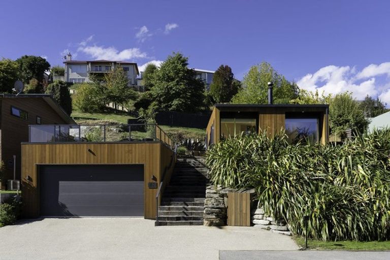 Photo of property in 67 Mcdonnell Road, Arrowtown, 9302