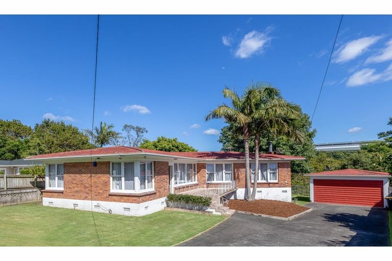 Photo of property in 52 Sylvan Crescent, Te Atatu South, Auckland, 0610