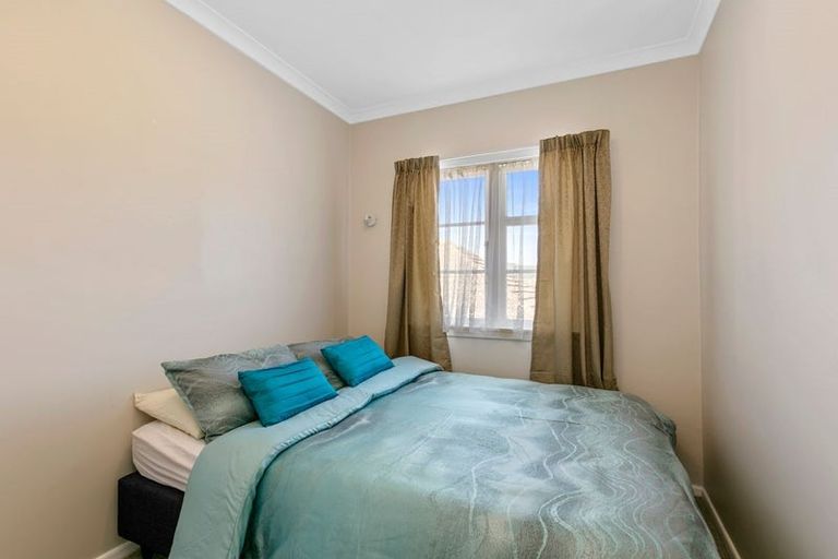 Photo of property in 33 Ranui Terrace, Tawa, Wellington, 5028