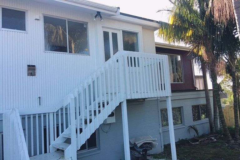 Photo of property in 31 Valley View Road, Glenfield, Auckland, 0629