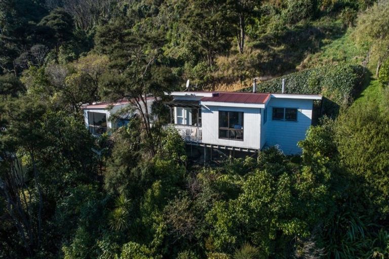 Photo of property in 13 Arthur Crescent, Waikawa, Picton, 7220