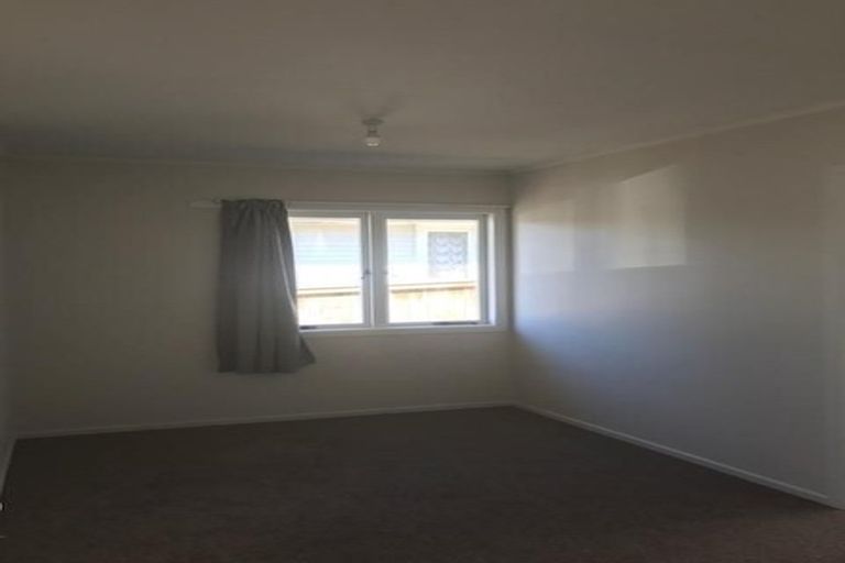 Photo of property in 121 Flanshaw Road, Te Atatu South, Auckland, 0610