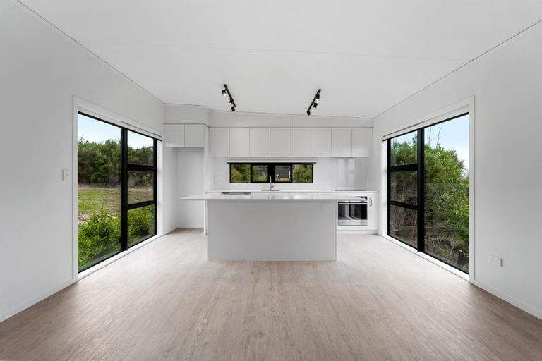 Photo of property in 1117b Whangaparaoa Road, Tindalls Beach, Whangaparaoa, 0930