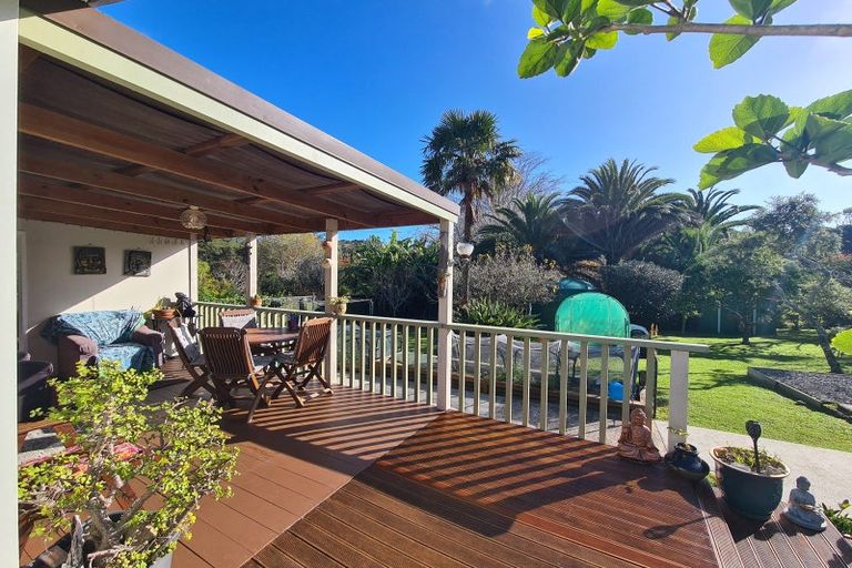 Photo of property in 15 Driving Creek Road, Coromandel, 3506