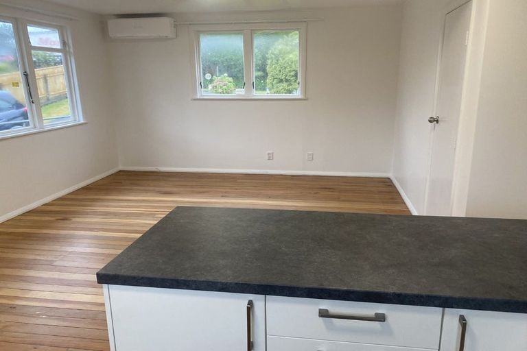 Photo of property in 3 Endeavour Street, Marfell, New Plymouth, 4310