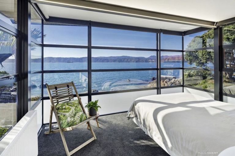 Photo of property in 377a Karaka Bay Road, Karaka Bays, Wellington, 6022