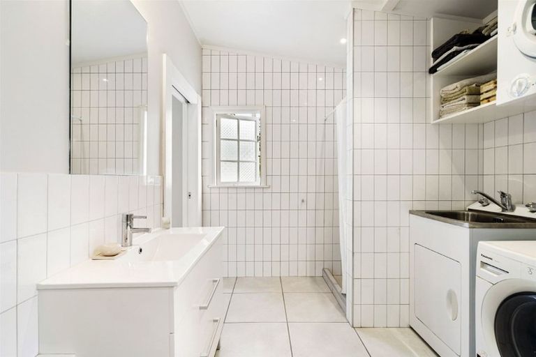 Photo of property in 2/21 Cowper Street, Devonport, Auckland, 0624