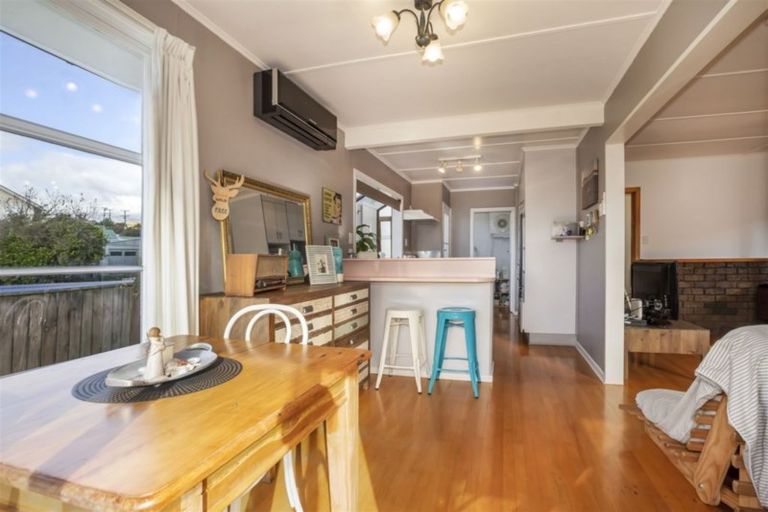Photo of property in 31 Beazley Avenue, Paparangi, Wellington, 6037
