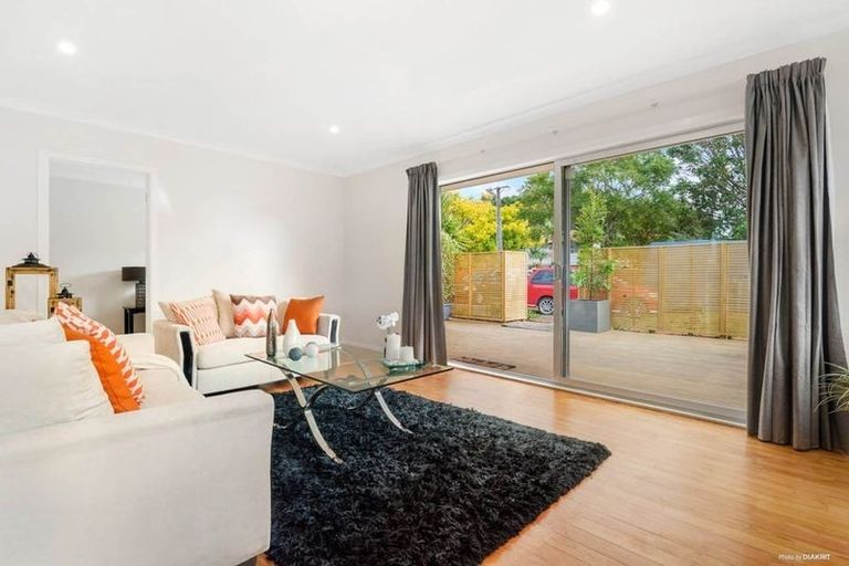 Photo of property in 14 Ocean View Road, Northcote, Auckland, 0627