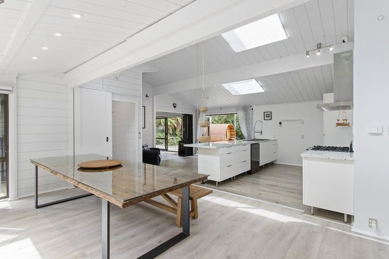 Photo of property in 192 Mountain Road, Henderson Valley, Auckland, 0612