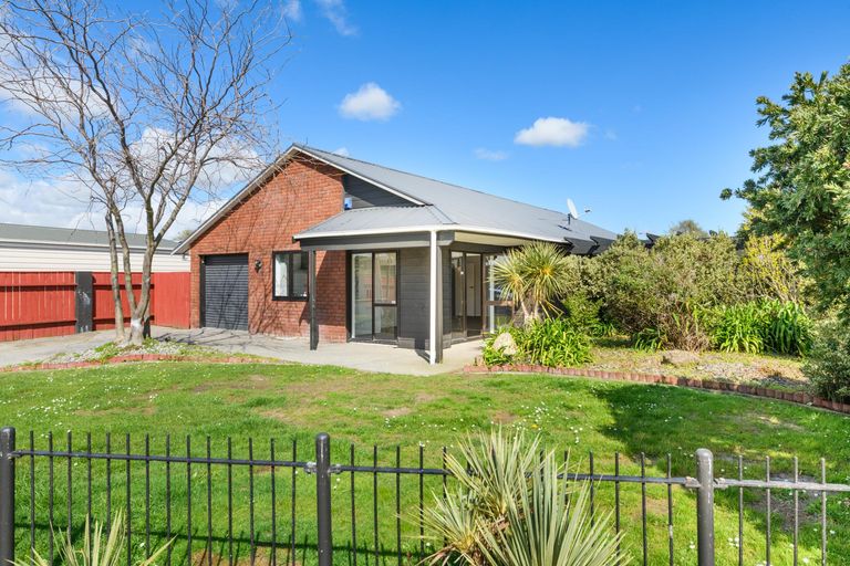 Photo of property in 20 Colonial Place, Kelvin Grove, Palmerston North, 4414