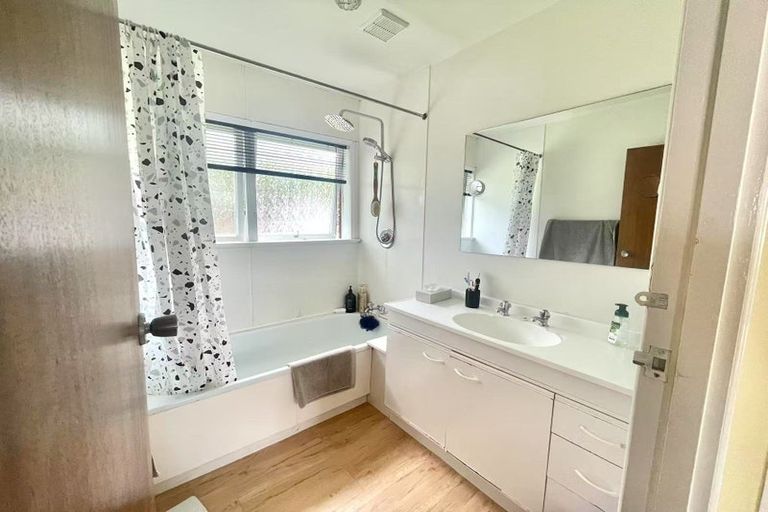 Photo of property in 1/2 Yacht Place, Bucklands Beach, Auckland, 2012