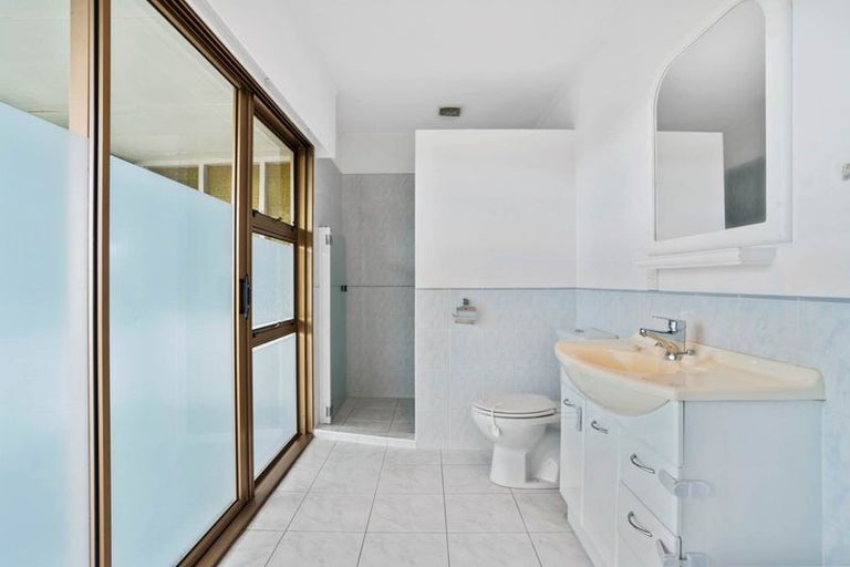 Photo of property in 19 Stapleford Crescent, Browns Bay, Auckland, 0630