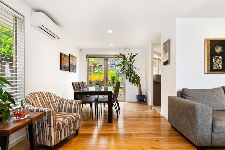 Photo of property in 25 Henry Partington Place, Greenhithe, Auckland, 0632