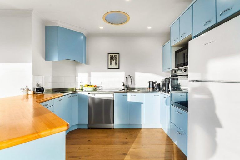 Photo of property in 2/87 Island Bay Road, Beach Haven, Auckland, 0626