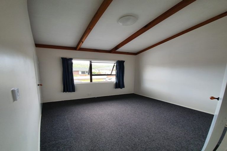 Photo of property in 22 Fiona Grove, Karori, Wellington, 6012