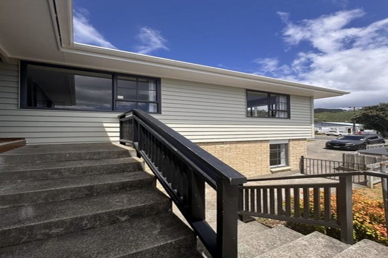 Photo of property in 25 Ngatitoa Street, Tawa, Wellington, 5028